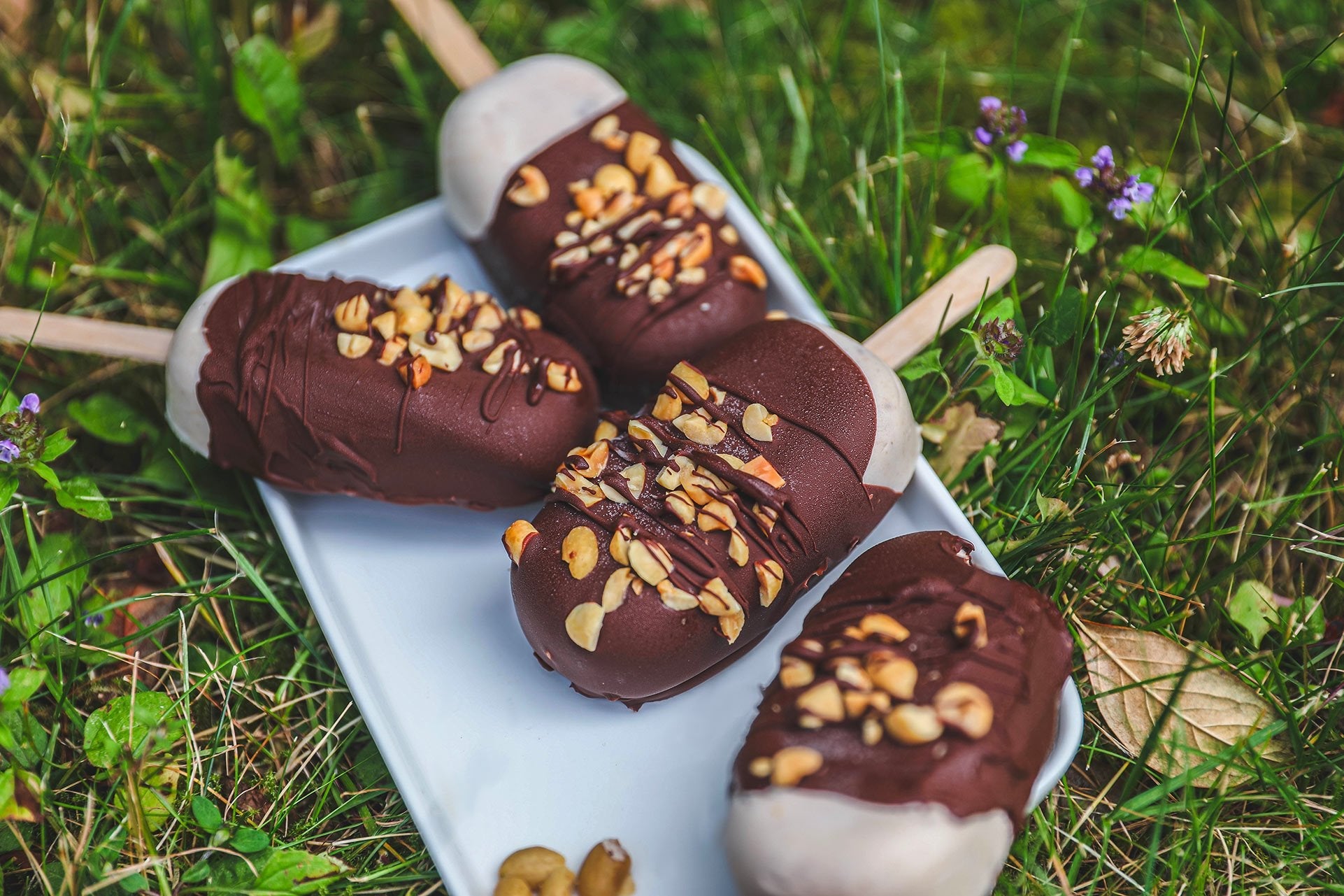 Bâtonnet glacé, bananes et cacahuètes