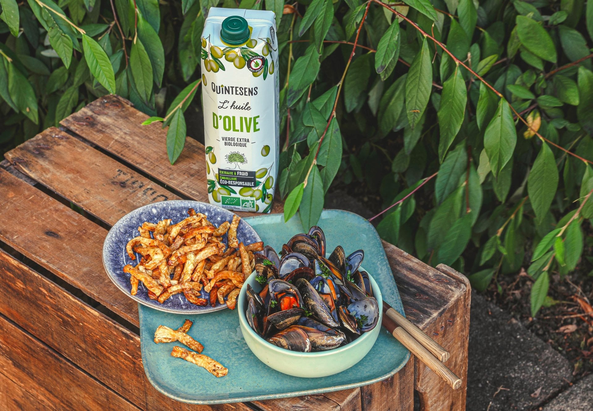 Moules marinières et frites de céleri au paprika