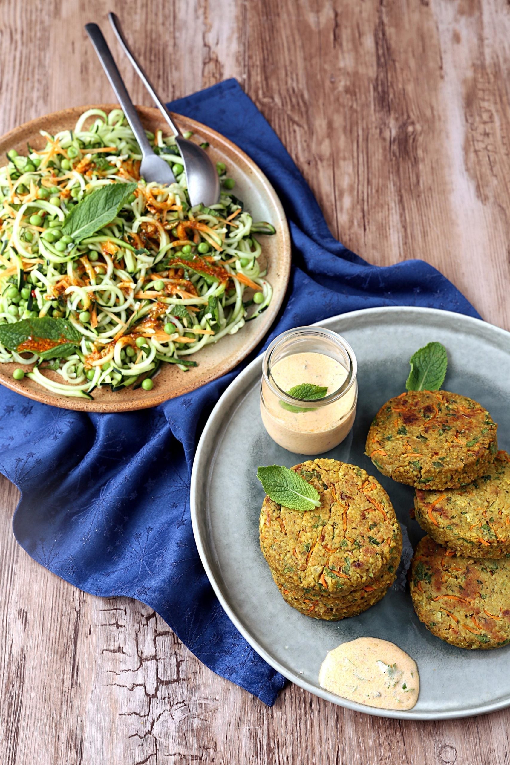 GALETTES AU COUSCOUS ÉPICÉ AUX ABRICOTS ET LEUR SALADE FRAÎCHEUR