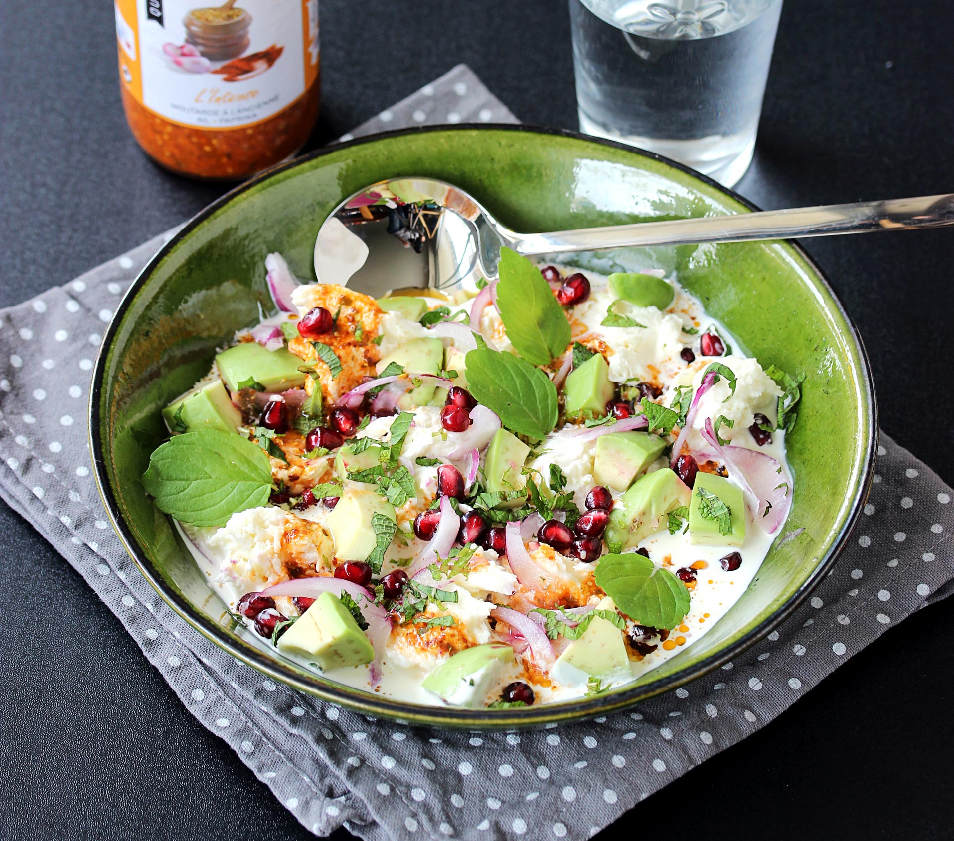 MOZZARELLA MARINÉE, GRENADE ET AVOCAT