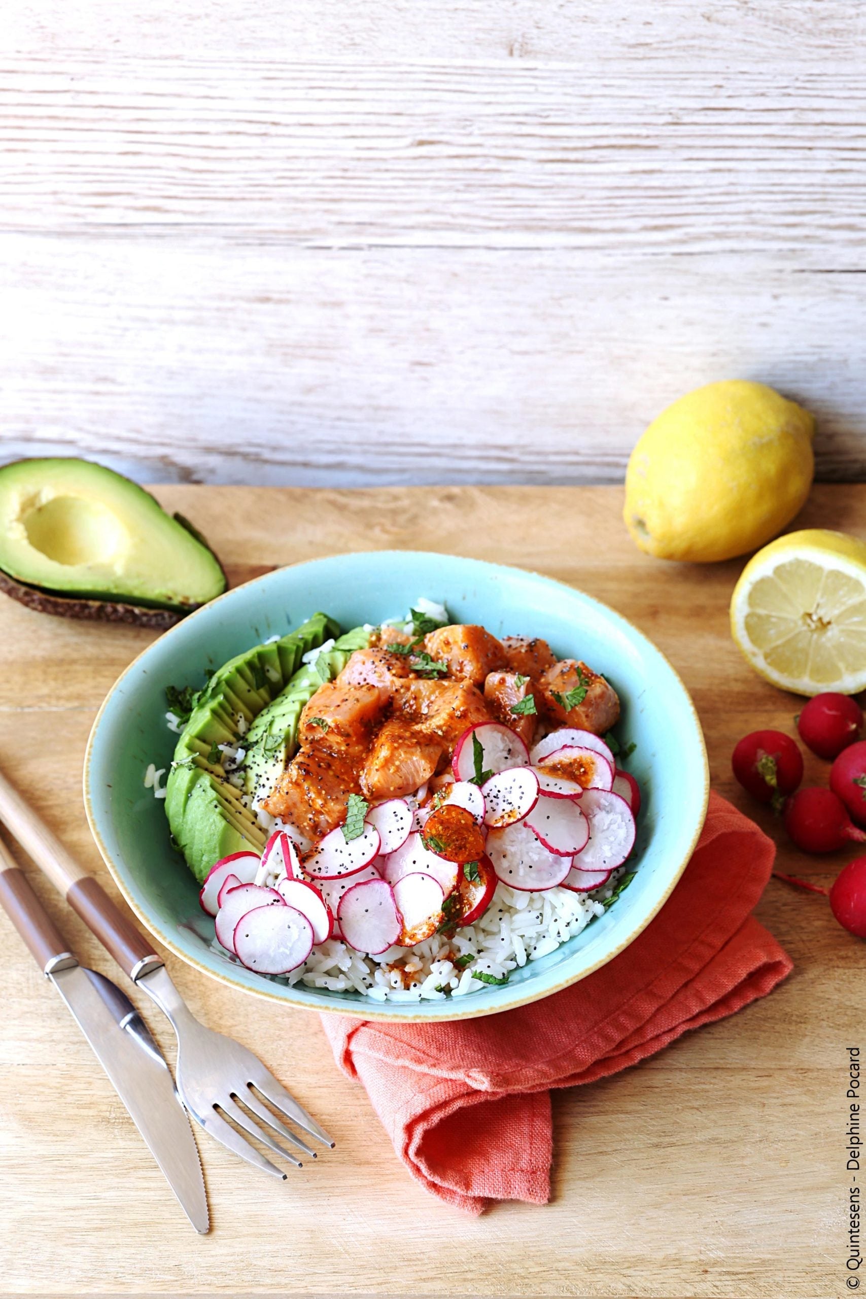 Poke bowl au saumon et aux légumes