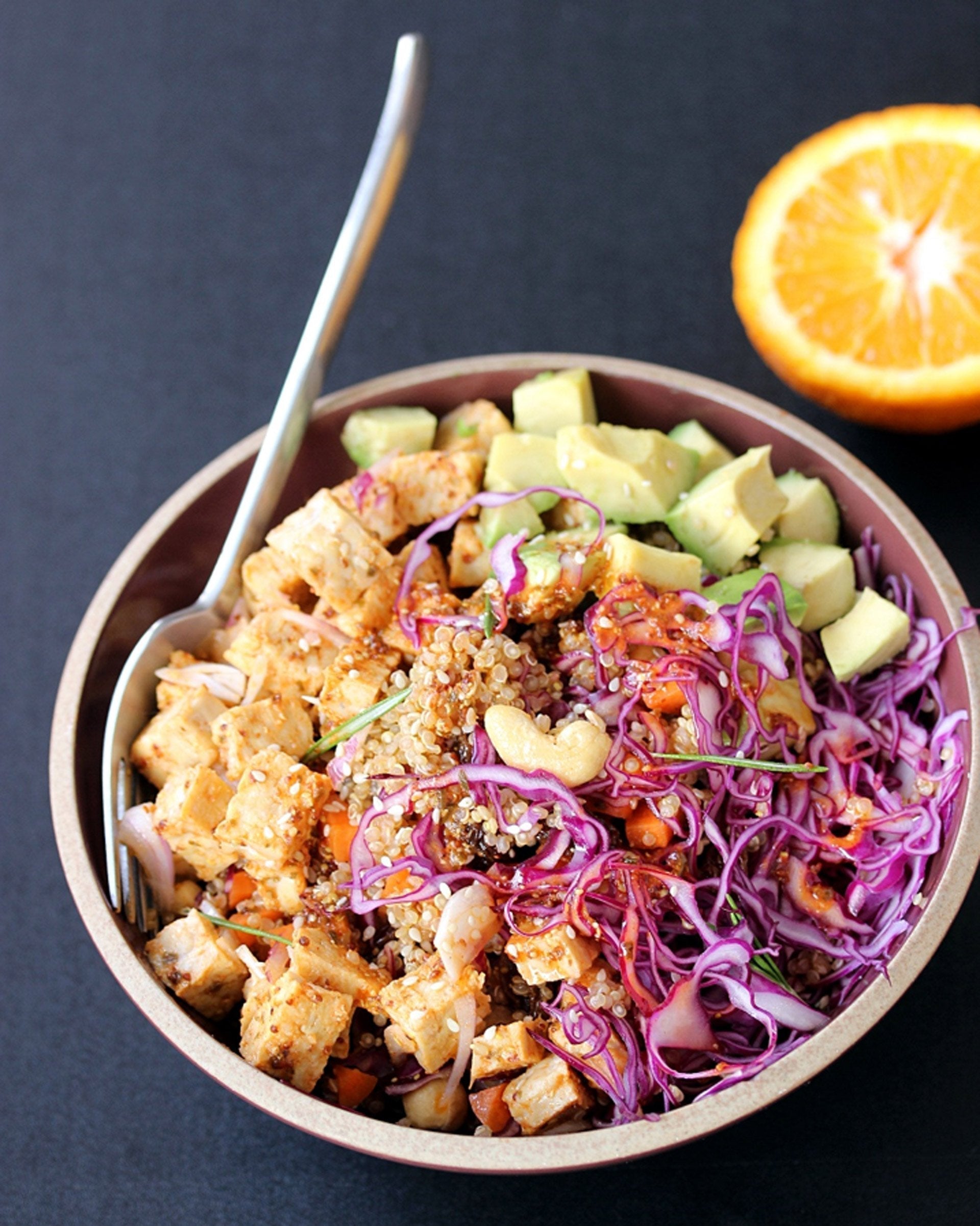 SALADE DE QUINOA COLORÉE AU TEMPEH