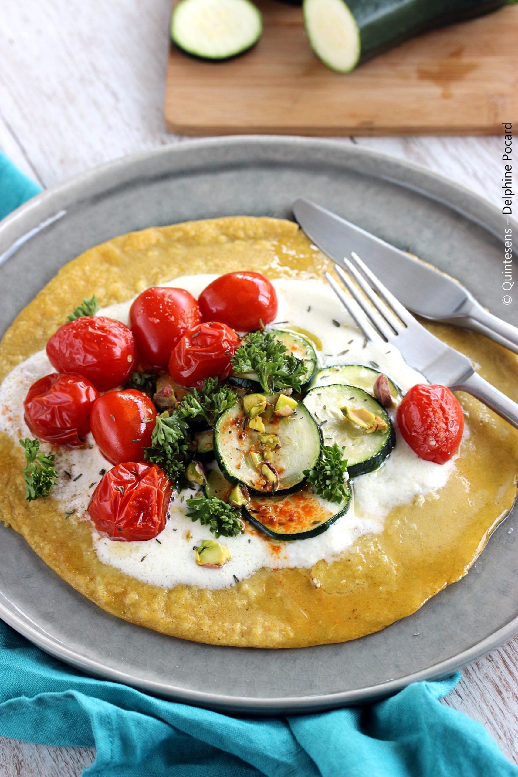 SOCCA AUX COURGETTES ET TOMATES CERISE