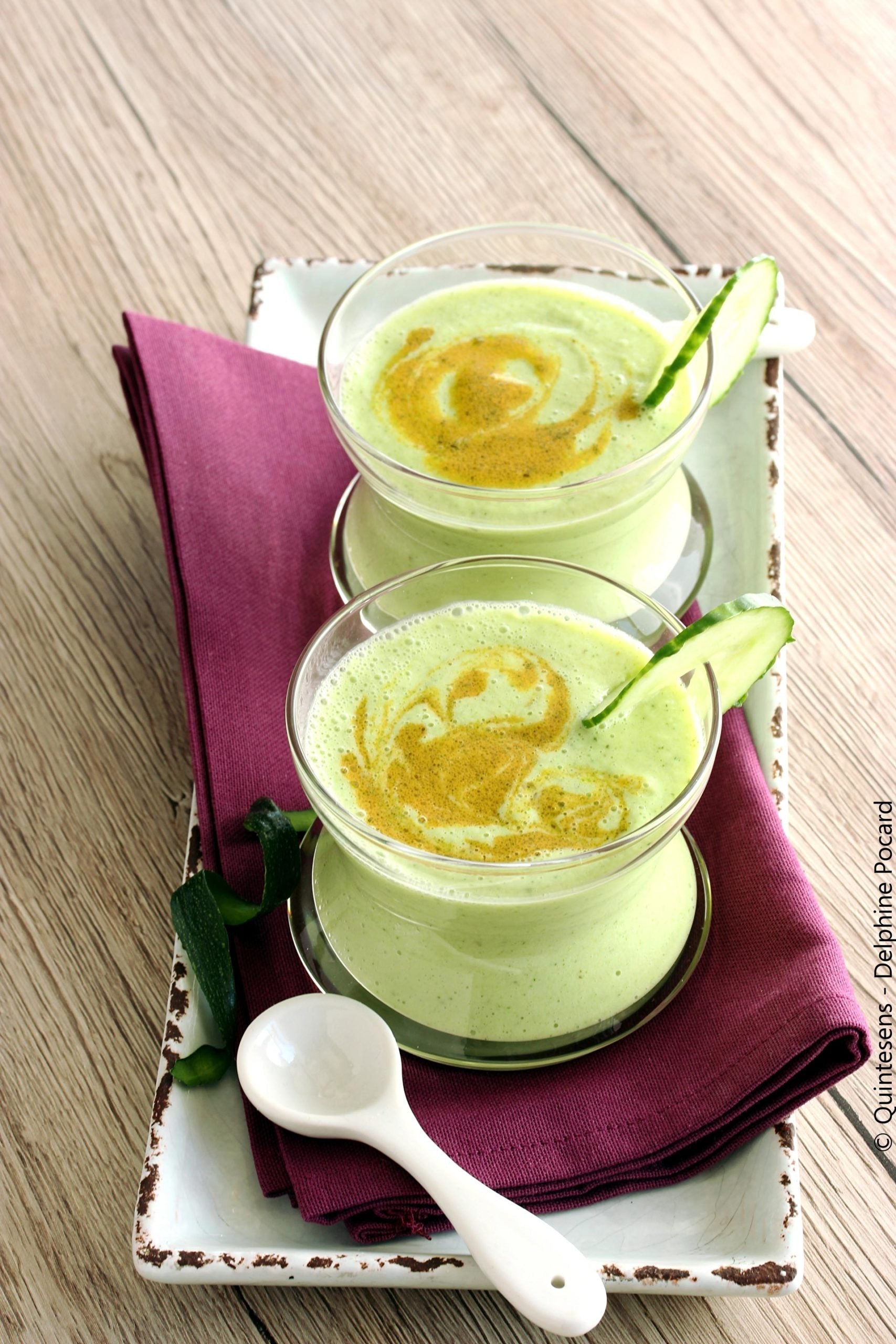 SOUPLE GLACÉE CONCOMBRE ET COURGETTE, GINGEMBRE ET CURCUMA