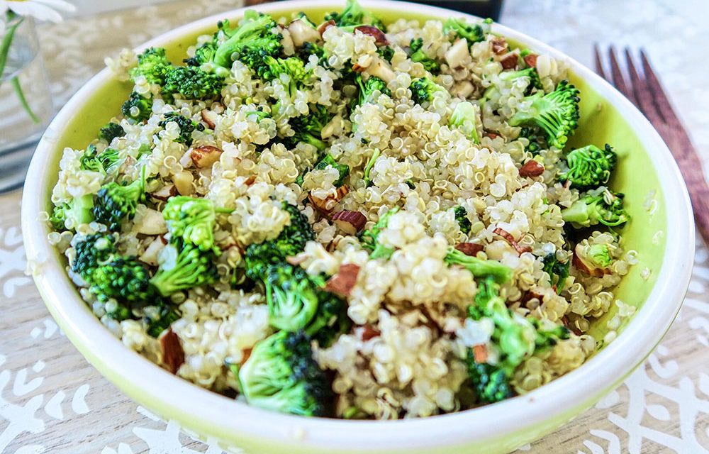 Taboulé de quinoa aux brocolis crus et éclats d’amandes