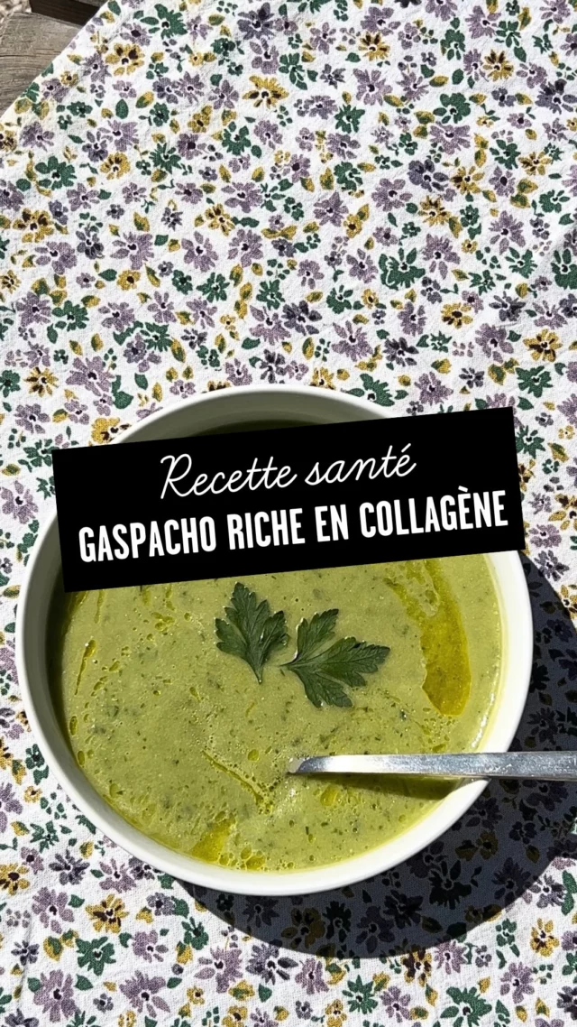 Ce gaspacho, c’est le soleil dans votre assiette… et du collagène dans votre corps ! 💚

Une recette qu’on n’avait encore jamais vue : du bouillon dans un gaspacho ? Oui, et c’est absolument délicieux et puissant pour la santé 💥

Dans votre blender, mixez :
✔️ 1 concombre bio – gorgé d’eau et ultra-antioxydant
✔️ 1 avocat bien mûr – riche en oméga-9 et en fibres
✔️ 1 gousse d’ail – un allié reconnu du microbiote et du système immunitaire
✔️ Quelques brins de persil frais – pour la vitamine C et le fer végétal
✔️ 1 petite cuillère de curcuma – anti-inflammatoire naturel qui soutient le foie et les articulations
✔️ 1 bouillon collagène Quintesens – le plus riche du marché en collagène, pour une peau éclatante, des articulations souples et un confort digestif optimal
C’est frais, c’est bluffant, c’est nourrissant. Et c’est prêt en 3 minutes.

💚 Une recette innovante qui bouscule les habitudes, fait du bien au corps et régale les papilles.

#quintesens #lasantedanslassiette #gaspacho #collagene